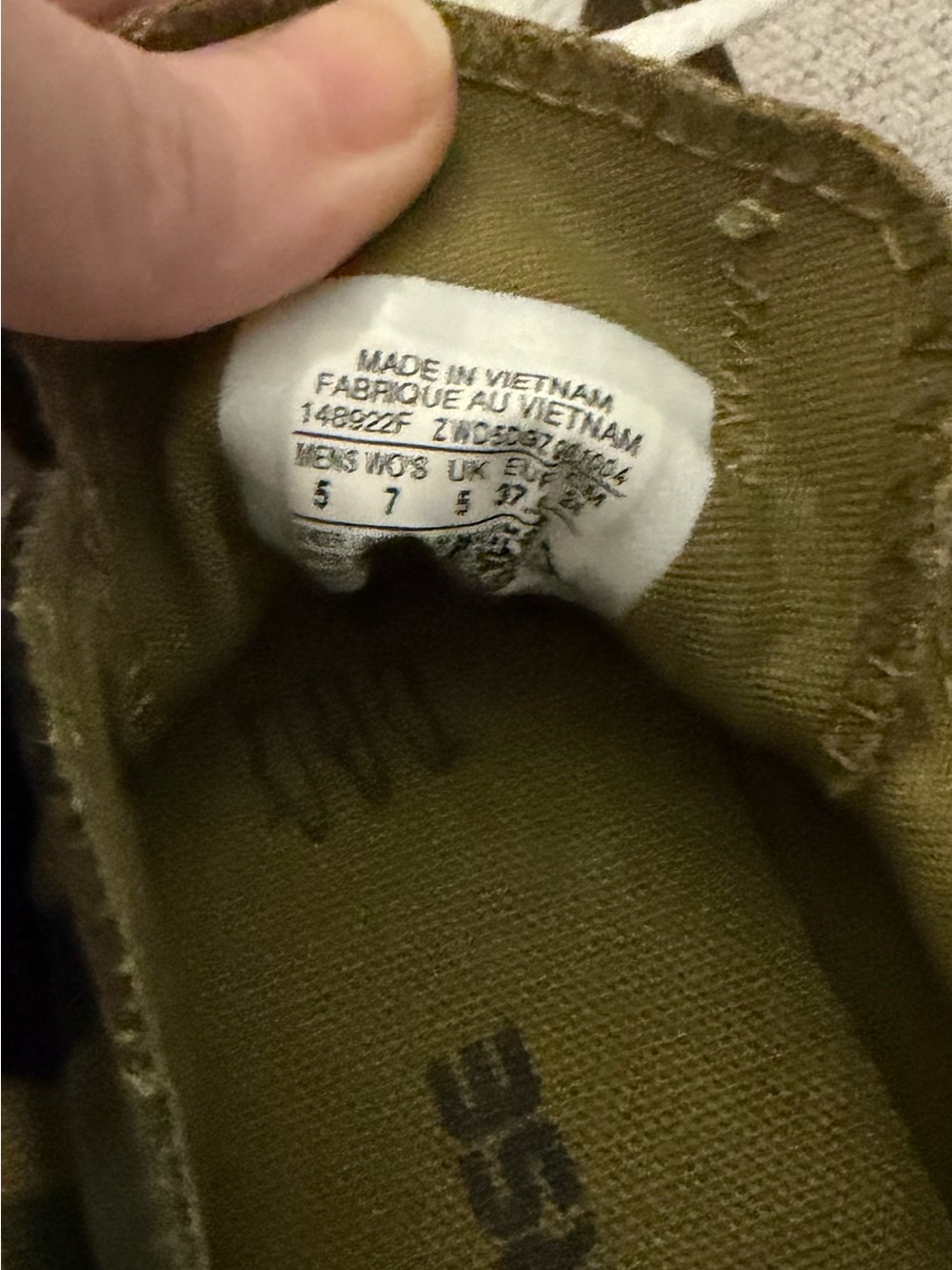 Women’s Converse camouflage lace up tennis shoes - Picture 4 of 8
